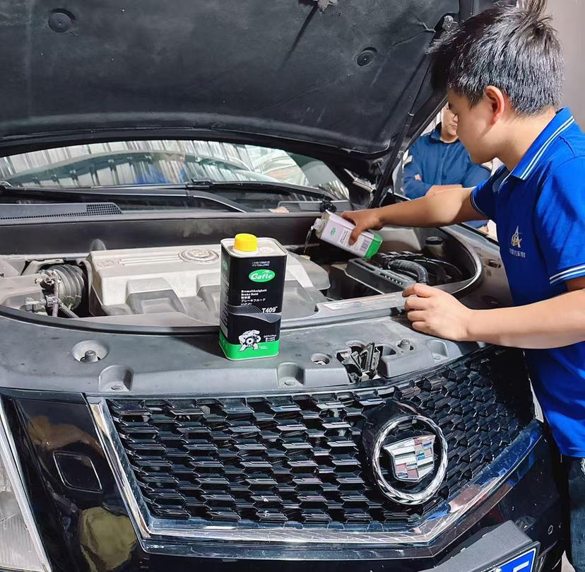 cadillac-owner-chooses-gafle-brake-fluid-maintenance-kit-for-premium-brake-protection