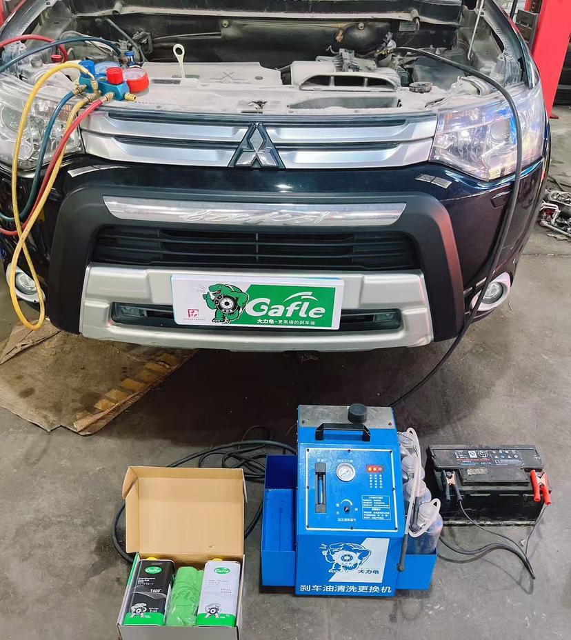 mitsubishi-brake-fluid-maintenance-with-the-gafle-professional-two-step-solution-professional-brake-maintenance-for-diverse-driving-conditions