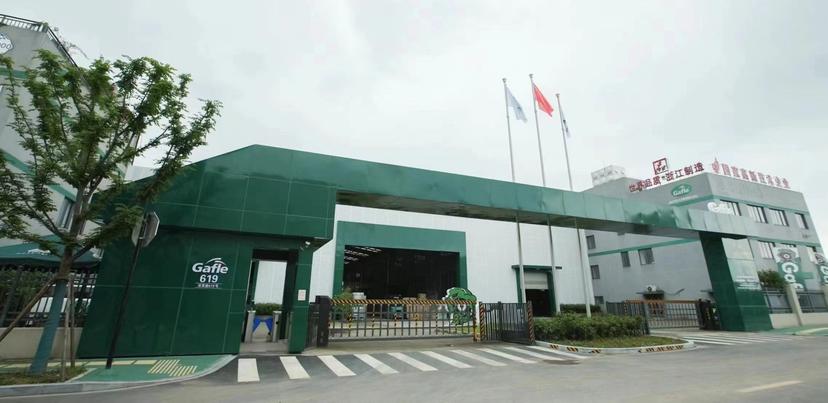 brake-fluid-factory-ensuring-high-quality-dot3-dot4-production