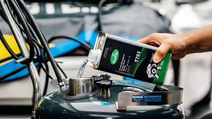 mercedes-benz-brake-fluid-service