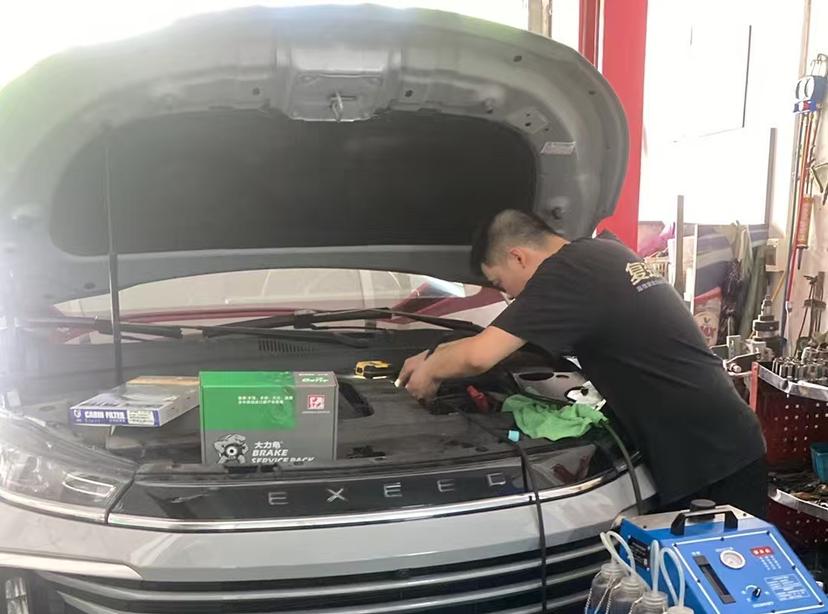 professional-brake-fluid-maintenance-for-exeed-vehicles-with-the-gafle-maintenance-kit-advanced-vehicles-deserve-professional-brake-care