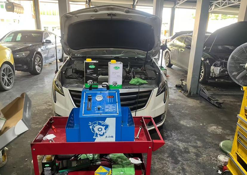 cadillac-brake-fluid-maintenance-with-gafle-professional-brake-fluid-solution