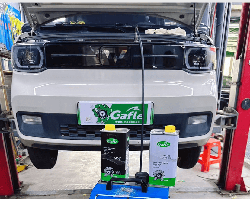 wuling-brake-fluid-maintenance-with-gafle-professional-brake-fluid-kit